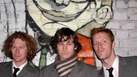 Gotye volta a trabalhar com o The Basics