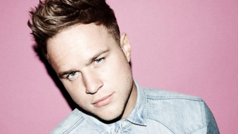 Confira "Hand On Heart", novo clipe de Olly Murs