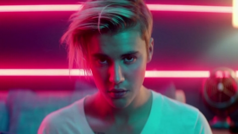 Justin Bieber quebra recorde e fica no topo da parada britânica com "What Do You Mean"