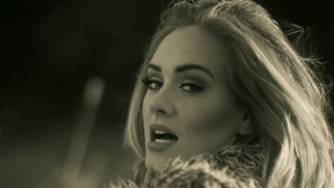 "Hello" de Adele segue liderando a parada canadense de singles
