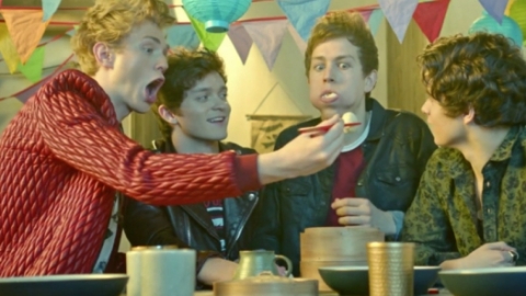 Assista ao clipe de "Kung Fu Fighting", novidade do The Vamps