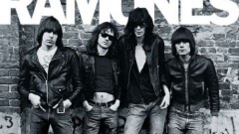 Estreia dos Ramones é o melhor álbum de punk rock já feito segundo a Rolling Stone americana