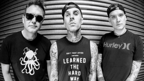 Novos álbuns de blink-182, Bat For Lashes e Snoop Dogg serão lançados nessa sexta-feira