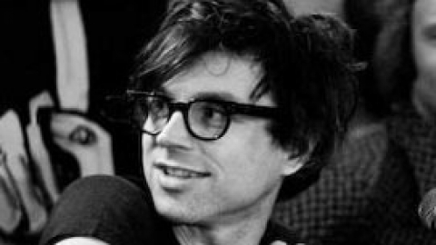 Ryan Adams celebra o Dia de São Valentim com a romântica "Baby I Love You". Ouça!