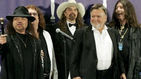Morre o guitarrista Ed King que tocou com o Lynyrd Skynyrd
