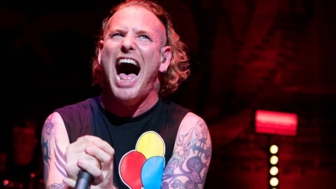 "Babaca", diz Corey Taylor sobre Adam Levine  após cantor criticar o rock n' roll