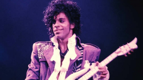 Versão original de "Manic Monday" ganha clipe com imagens raras de Prince