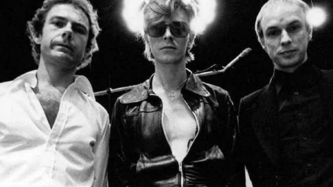 Robert Fripp do King Crimson processa espólio de David Bowie em busca de crédito em "Heroes"