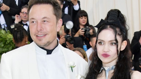 Grimes e Elon Musk anunciam a chegada de seu primeiro filho e dão "nome de robô" à criança