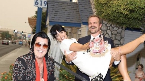 Lily Allen e David Harbour, de "Stranger Things", se casam em Las Vegas. Vejas as fotos!