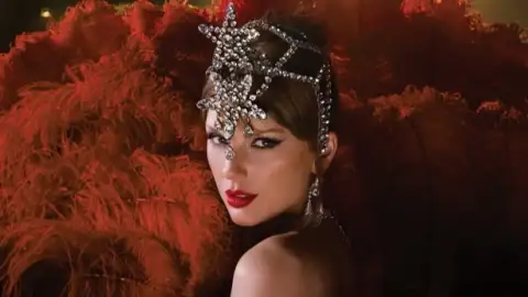 Taylor Swift faz história e chega a 10&ordf; semana em 1&ordm; lugar com "The Fate Of Ophelia" na Hot 100