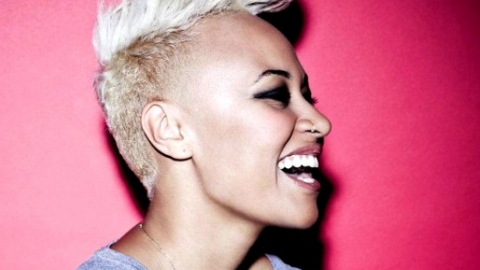 Emeli Sandé volta ao topo da parada britânica com "Our Version of Events"